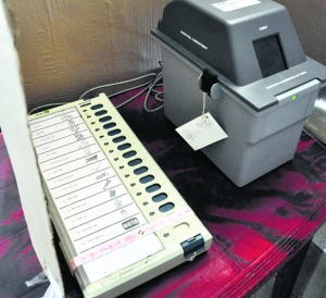 A VVPAT machine attached to an EVM at a polling booth in Jadavpur LS constituency. 
